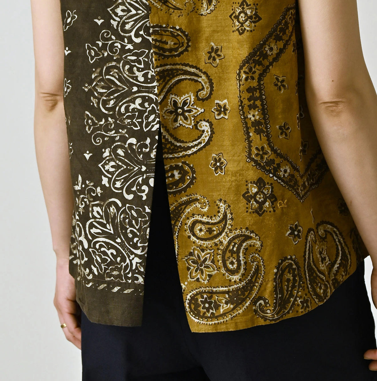 45R Bandana Mix à la Mode Sleeveless Top