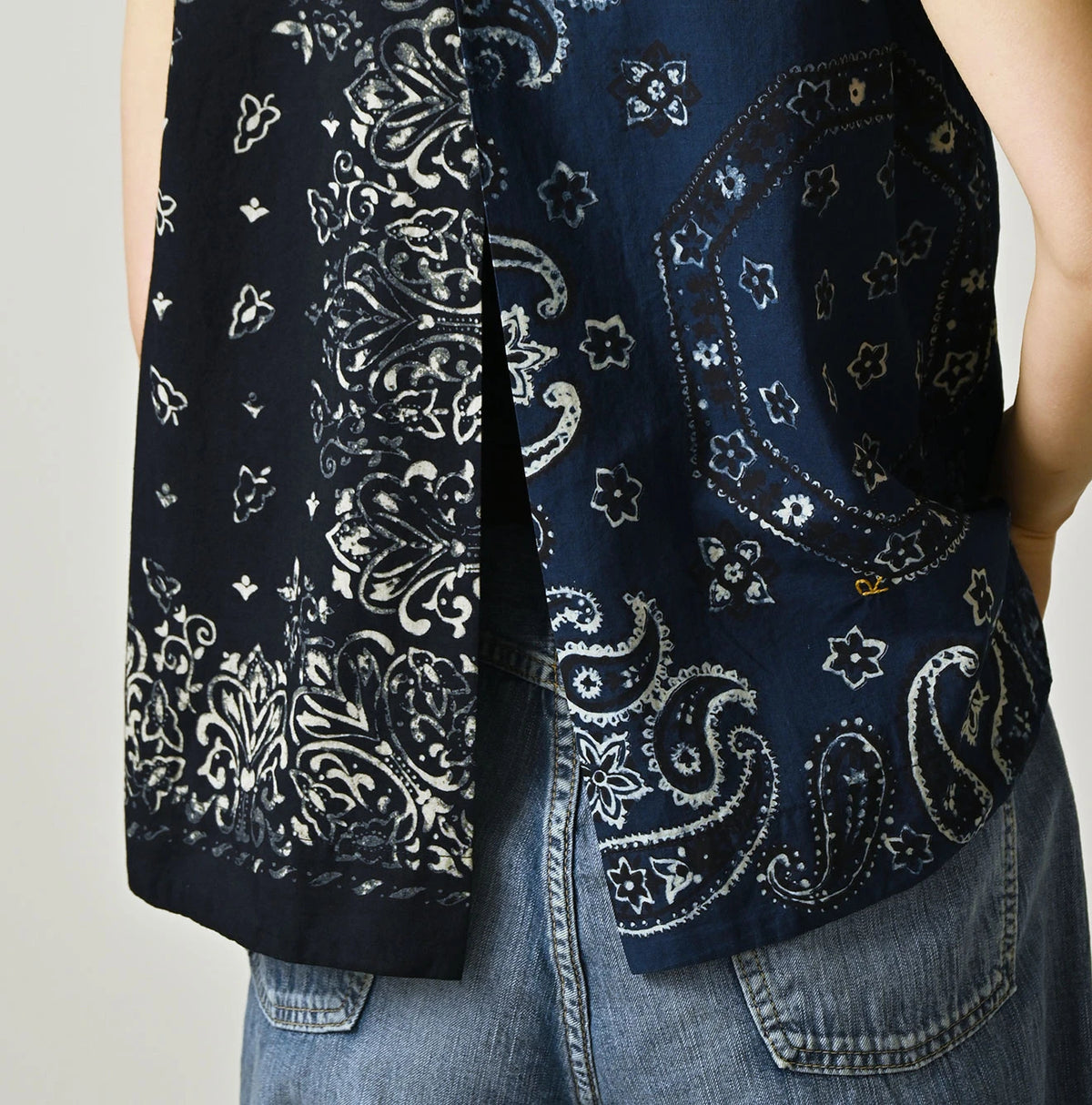 45R Indigo Bandana Mix à la Mode Sleeveless Top
