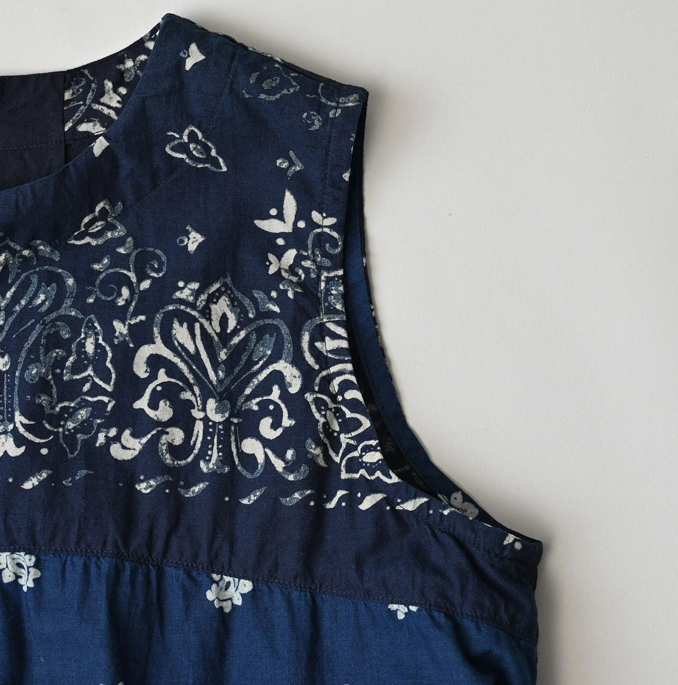 45R Indigo Bandana Mix à la Mode Sleeveless Top - Image 14