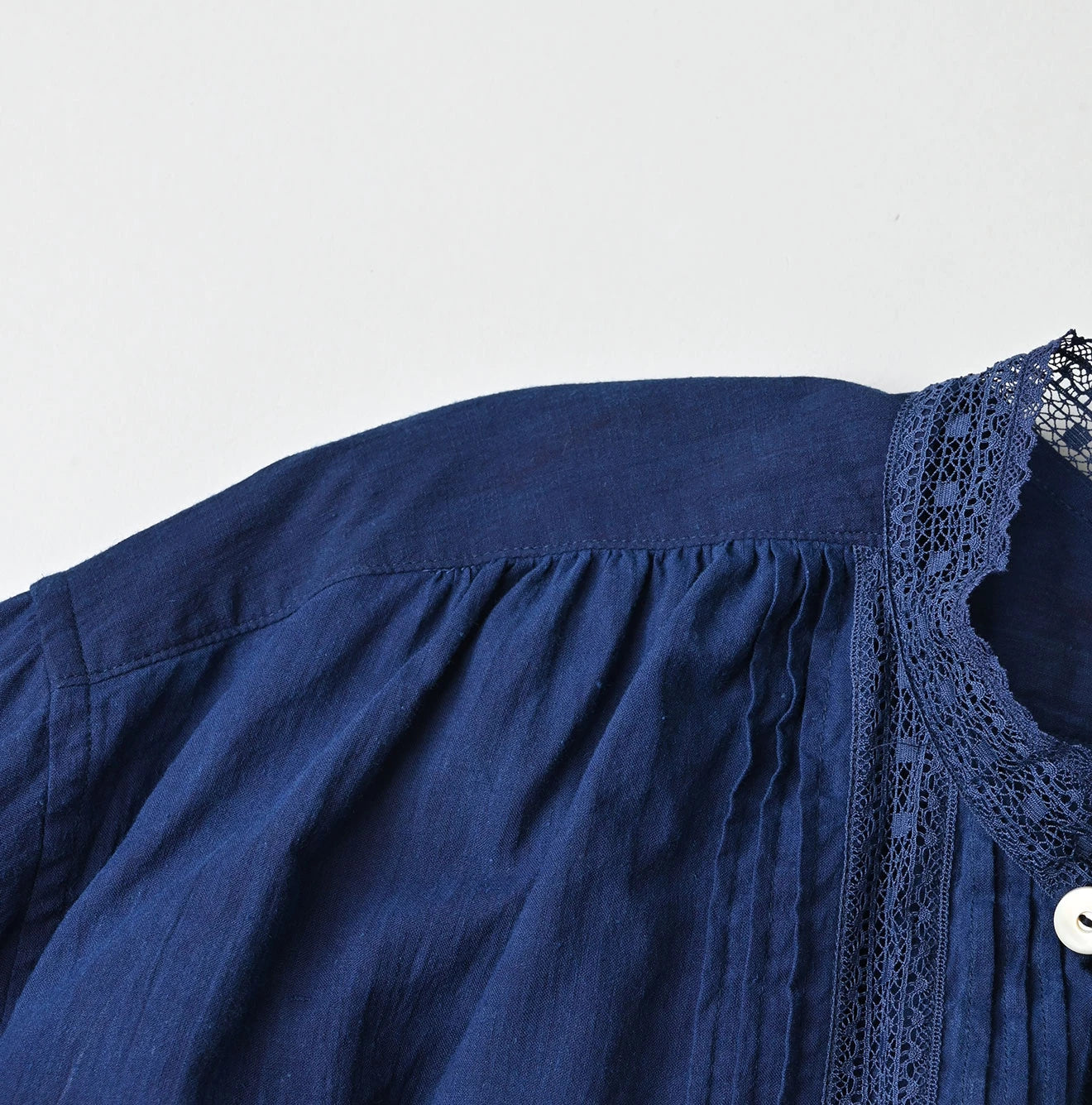 45R Ai Indigo Khadi Lace Tuck Smock Blouse - Image 16