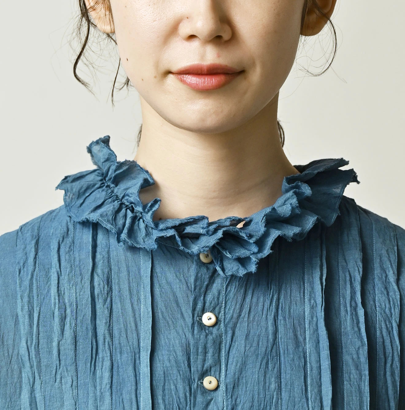 45R Ai Indigo Feather Khadi Silk Talula Blouse - Image 6