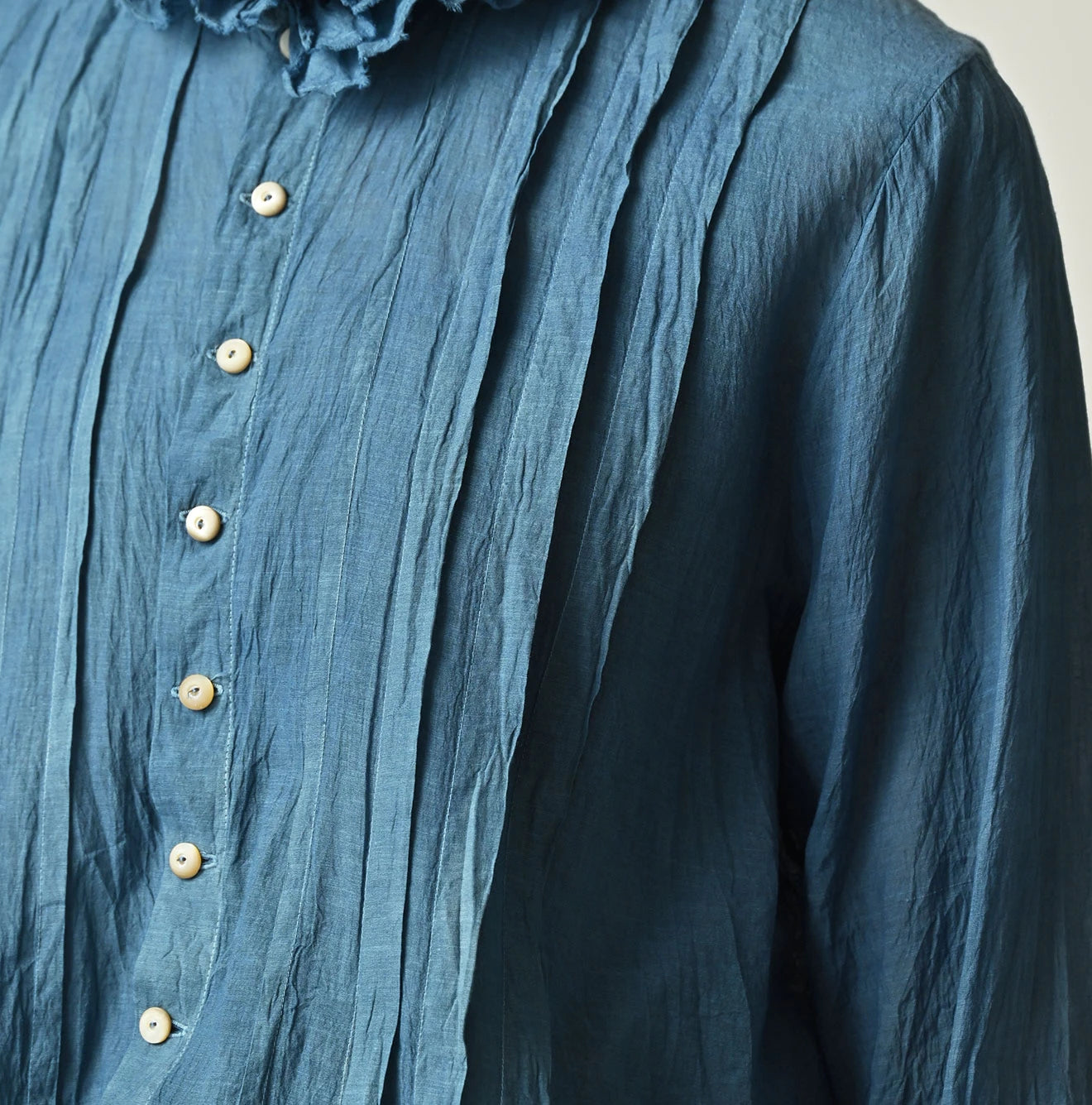 45R Ai Indigo Feather Khadi Silk Talula Blouse - Image 7