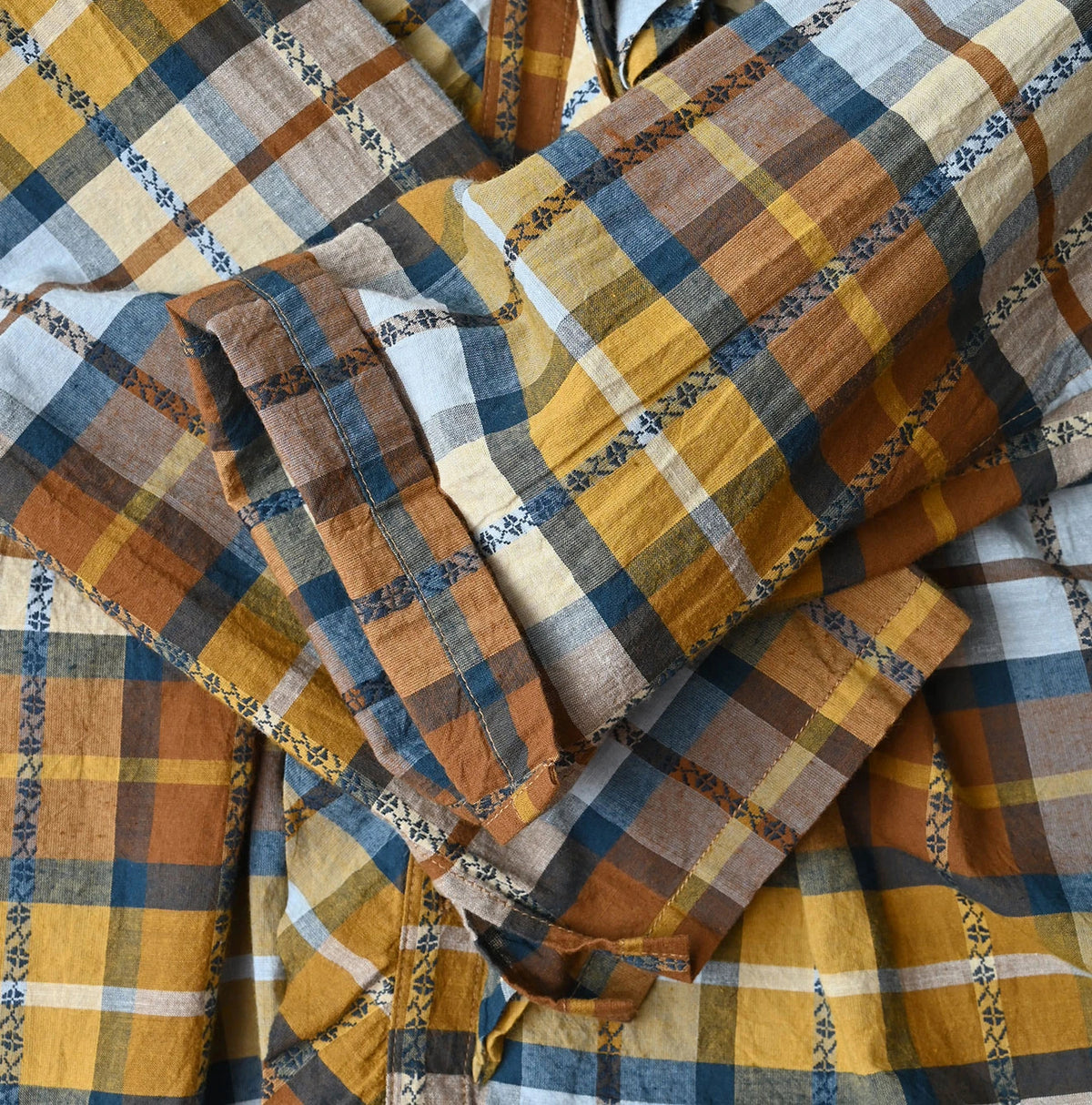 45R Khadi Dobby Frill Cachecoeur
