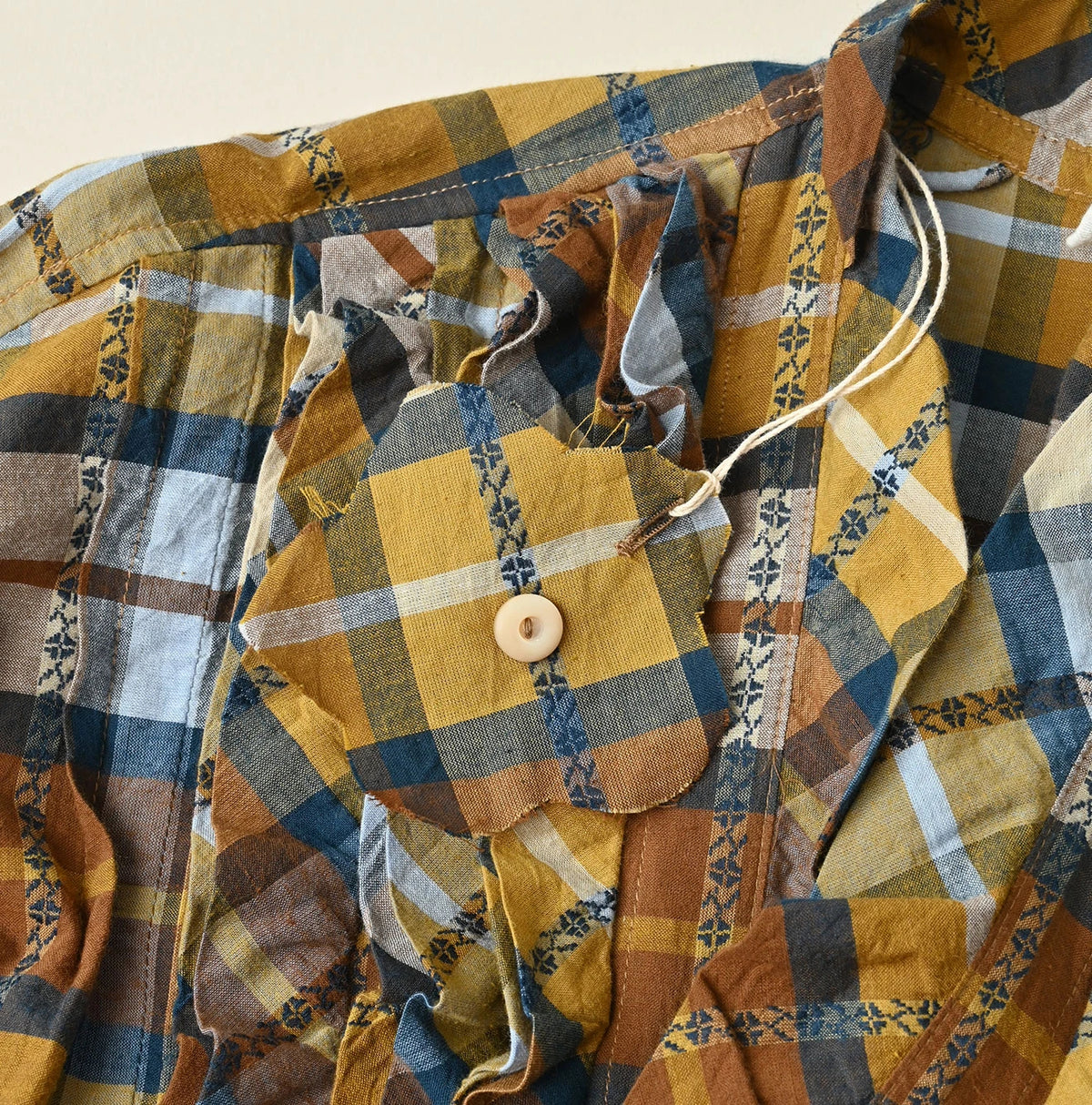 45R Khadi Dobby Frill Cachecoeur