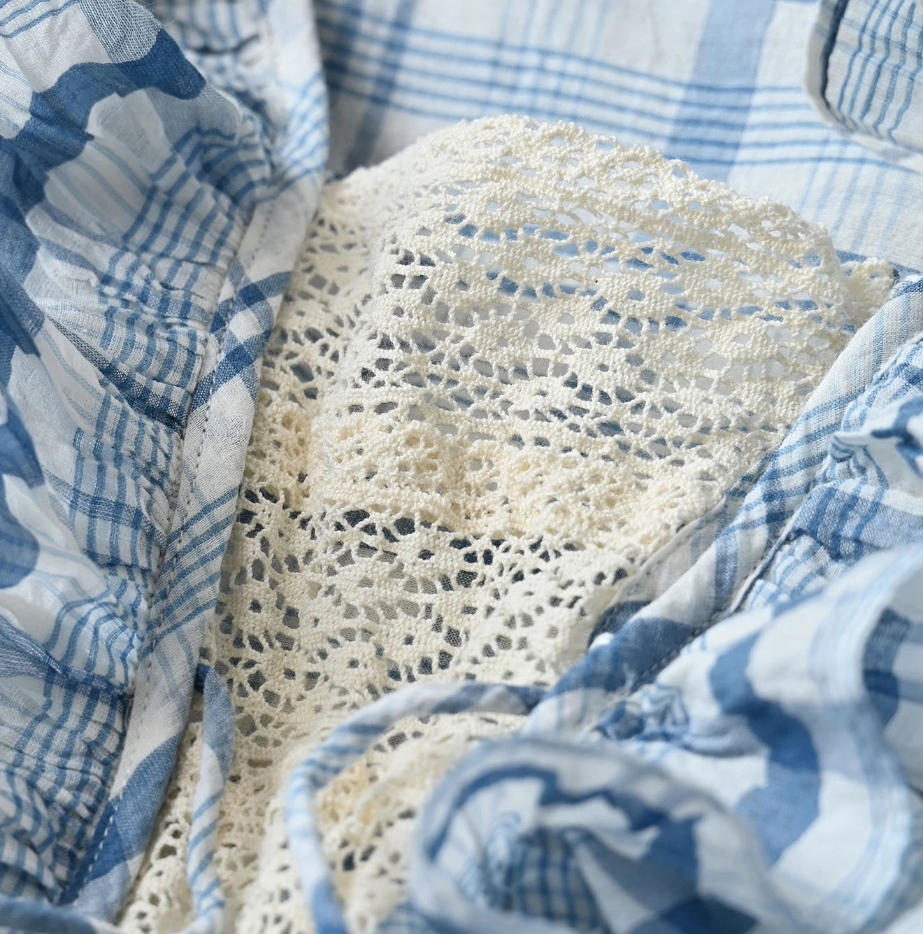 45R Ai Indigo Feather Khadi Silk Check Frill de T-shirt - Image 16