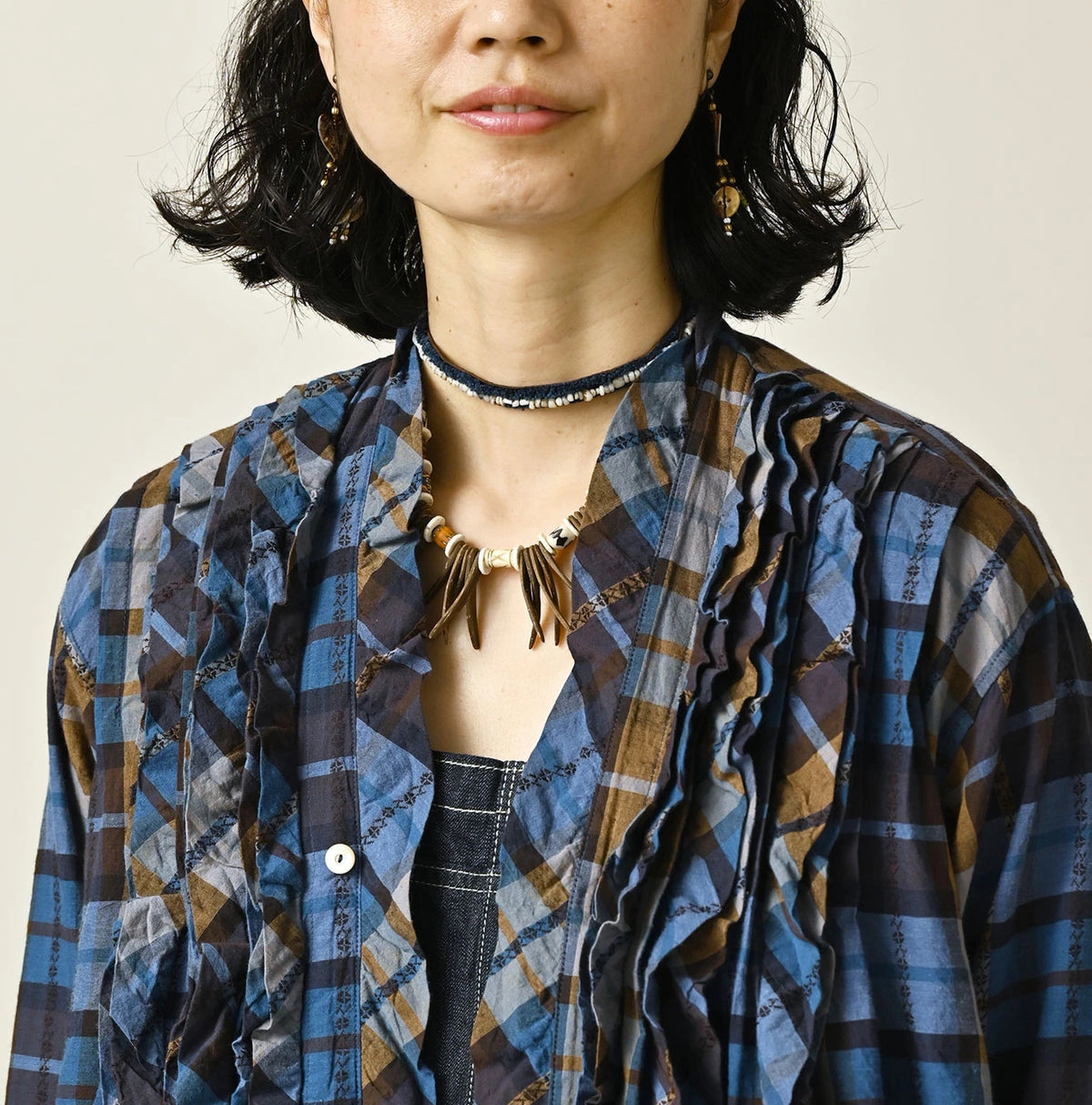 45R Ai Indigo Check Khadi Dobby Frill Cachecoeur