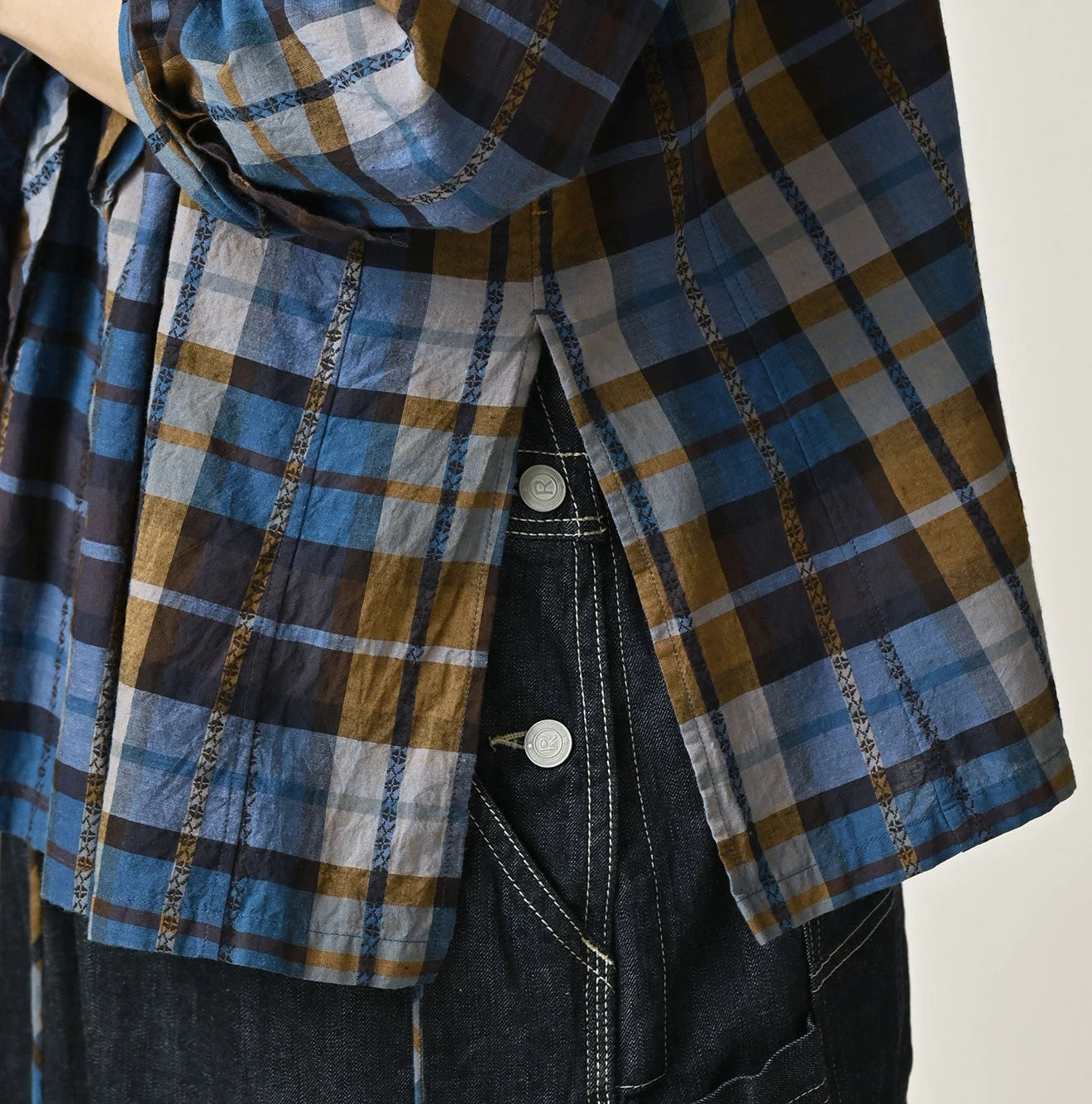 45R Ai Indigo Check Khadi Dobby Frill Cachecoeur - Image 8