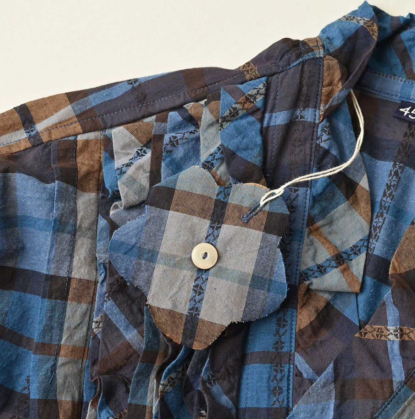 45R Ai Indigo Check Khadi Dobby Frill Cachecoeur