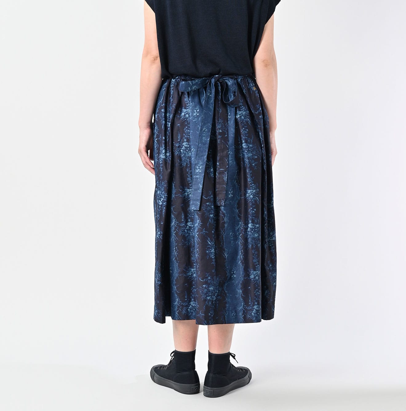 45R Indigo Chandelier Flower Apron Skirt