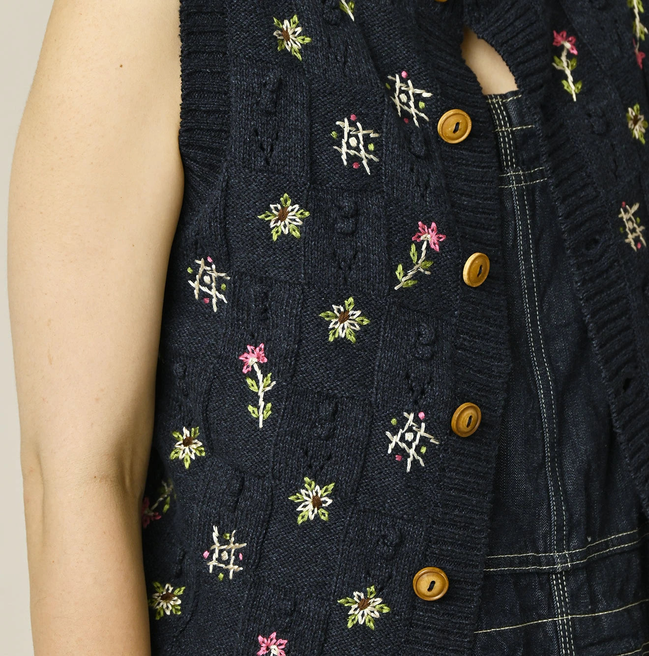 45R Indigo Bonbon Flower Vest - Image 7