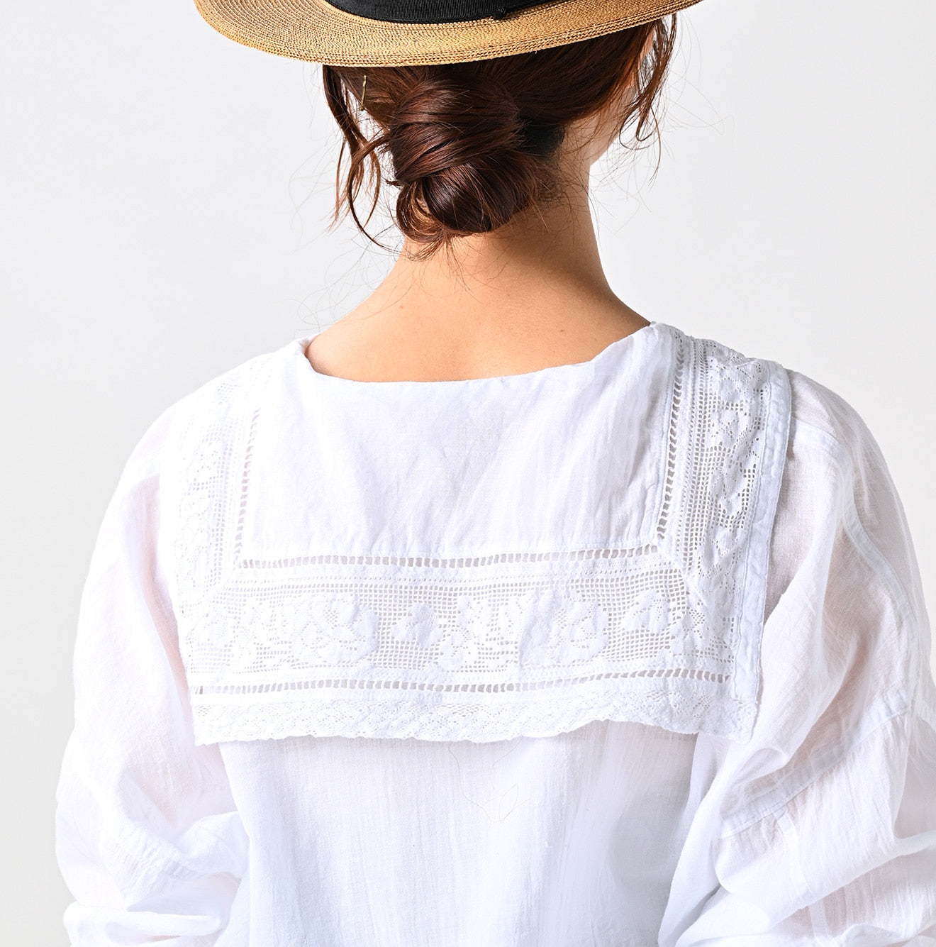 45R Khadi Lace Sailor Collar Blouse (White)