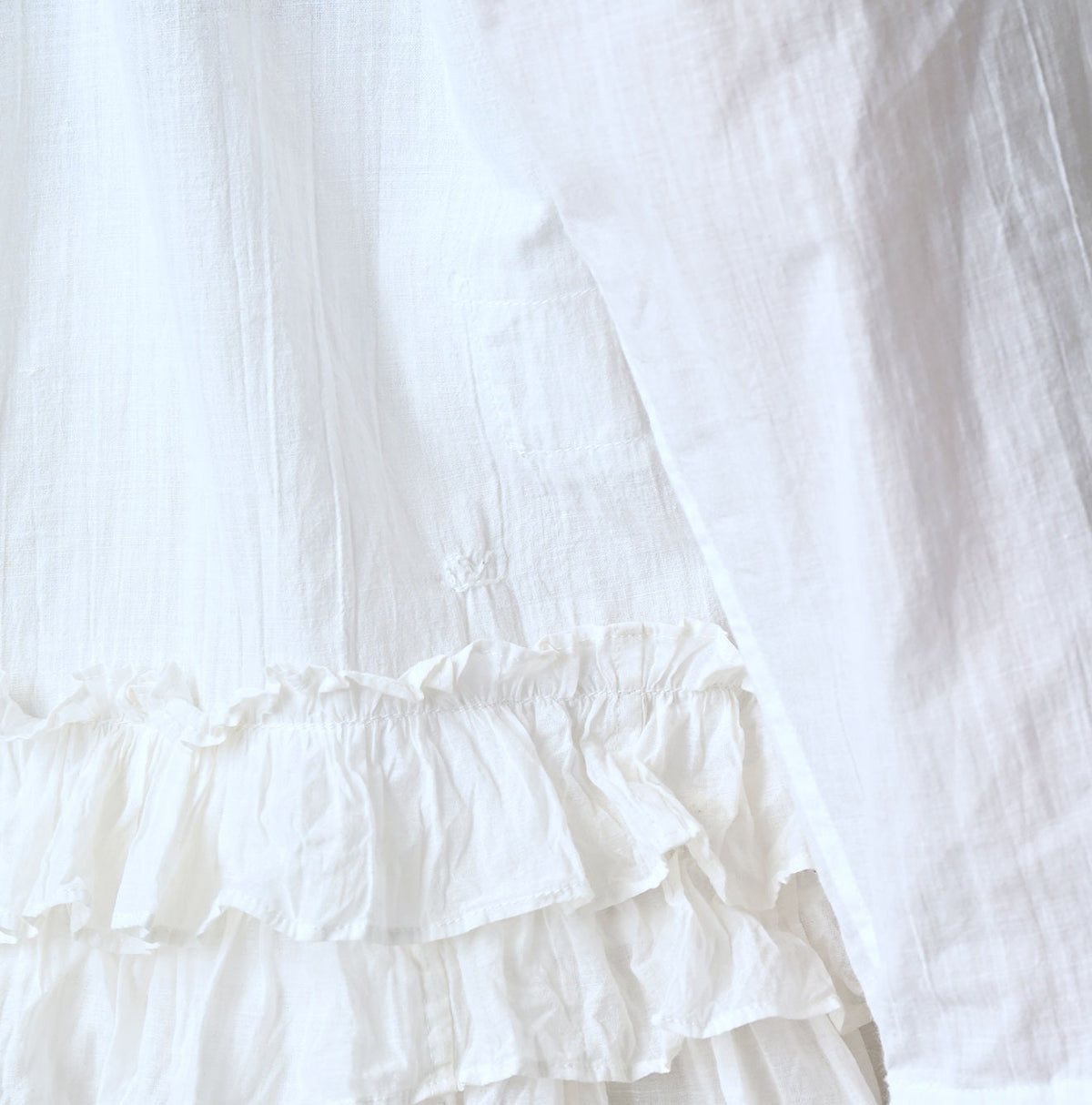 Khadi Feather Silk Peplum Frill de T-shirt