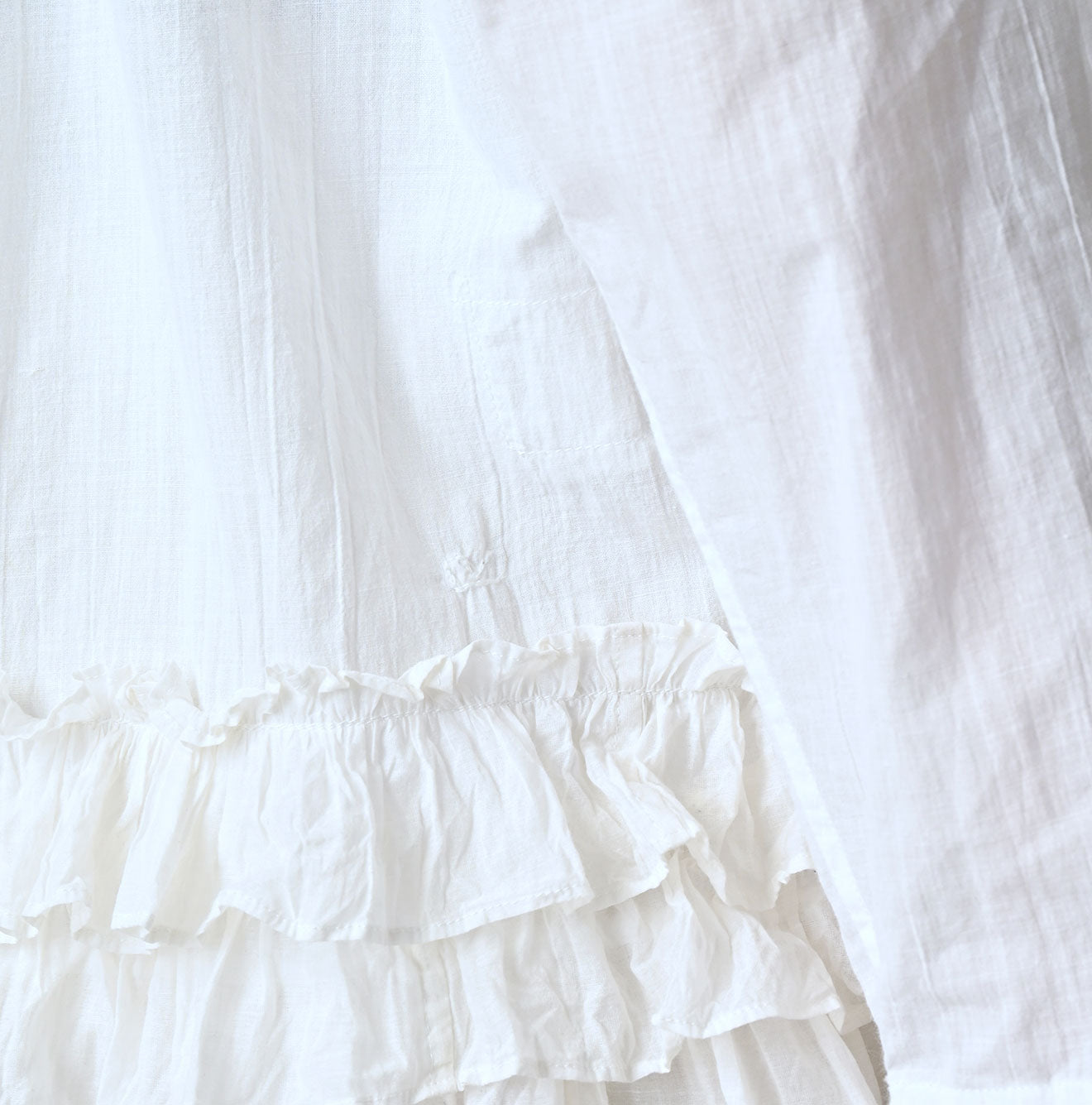 Khadi Feather Silk Peplum Frill de T-shirt - Image 10