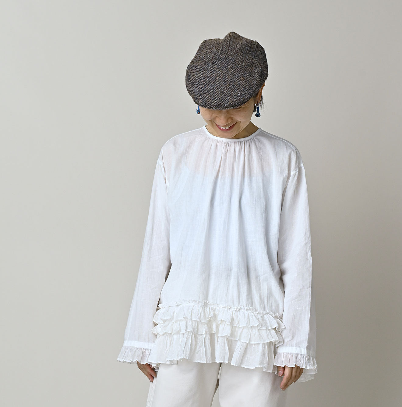Khadi Feather Silk Peplum Frill de T-shirt - Image 4
