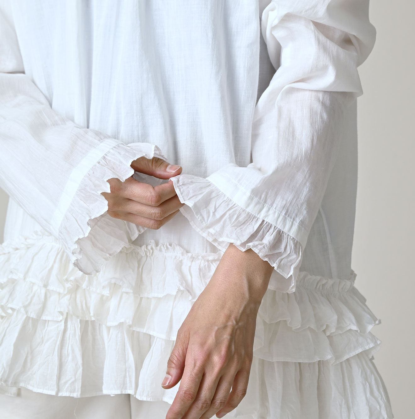Khadi Feather Silk Peplum Frill de T-shirt - Image 8