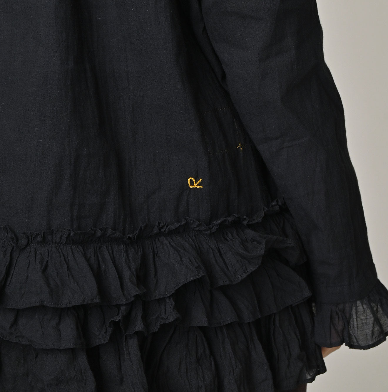 Khadi Feather Silk Peplum Frill de T-shirt - Image 10