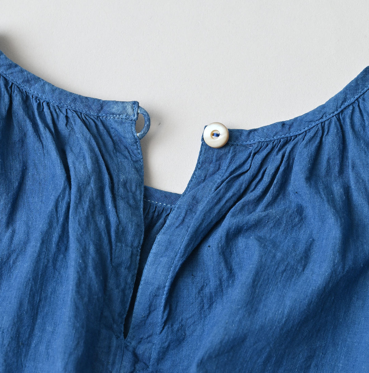 Ai Indigo Khadi Feather Silk Peplum Frill de T-shirt