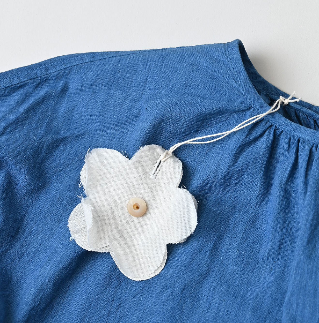 Ai Indigo Khadi Feather Silk Peplum Frill de T-shirt