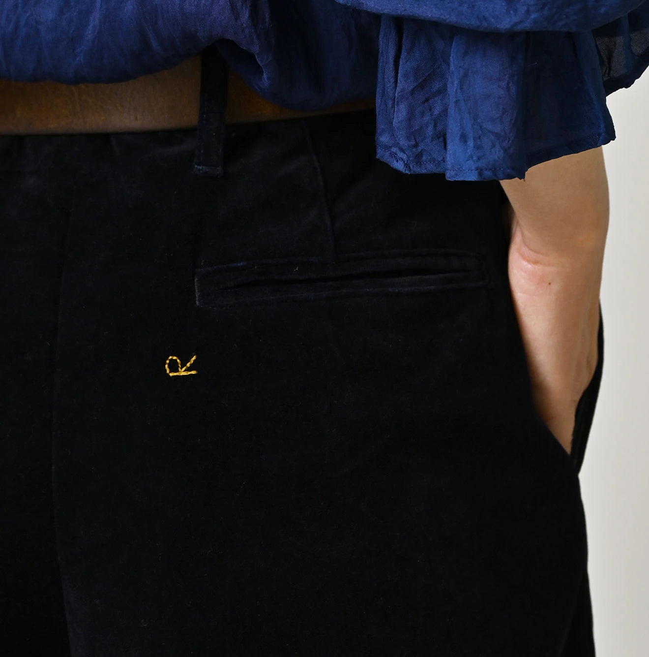 45R Indigo Velvet Lucie Bermuda Pants - Image 10