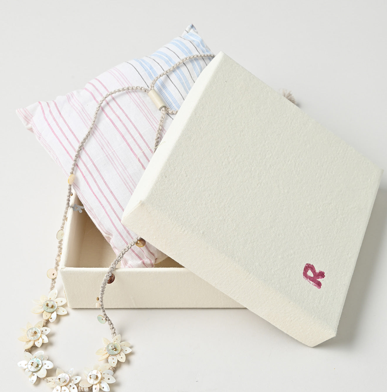 Sun Shell Flower Choker