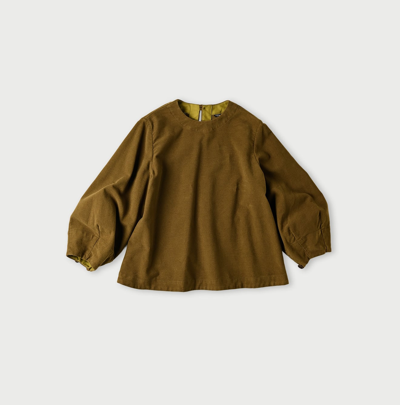 45R Mole Serge Stretch Puff Sleeve Blouse