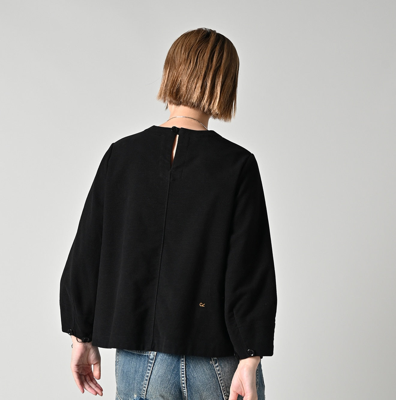 45R Mole Serge Stretch Puff Sleeve Blouse