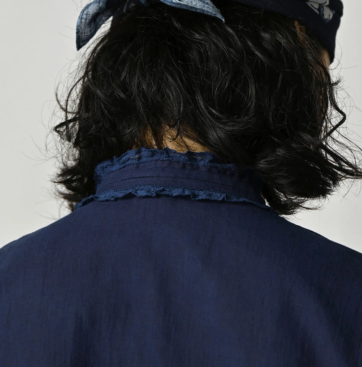 45R Ai Indigo Khadi Stand Collar Lace Square Blouse - Image 11