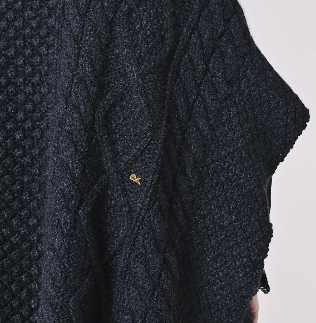 45R Cashmere Aran Poncho - Image 10