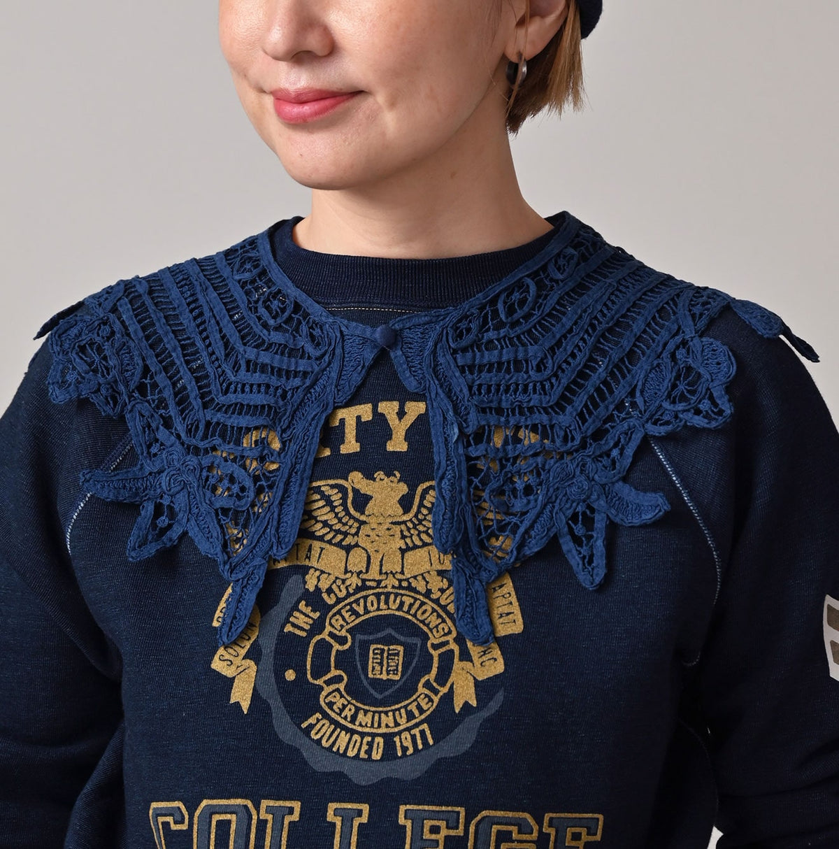 45R Ai Indigo Ribbon Lace Collar Grand