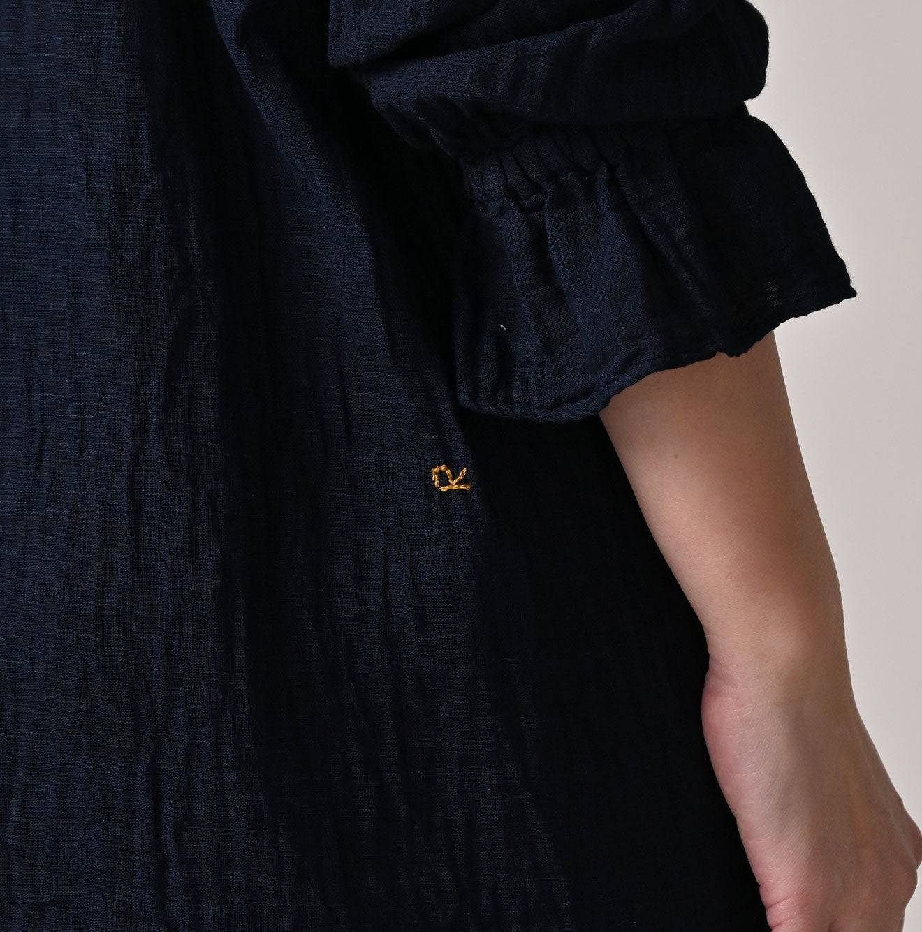 45R Indigo Gauze Doublecloth Frilled Collar Blouse
