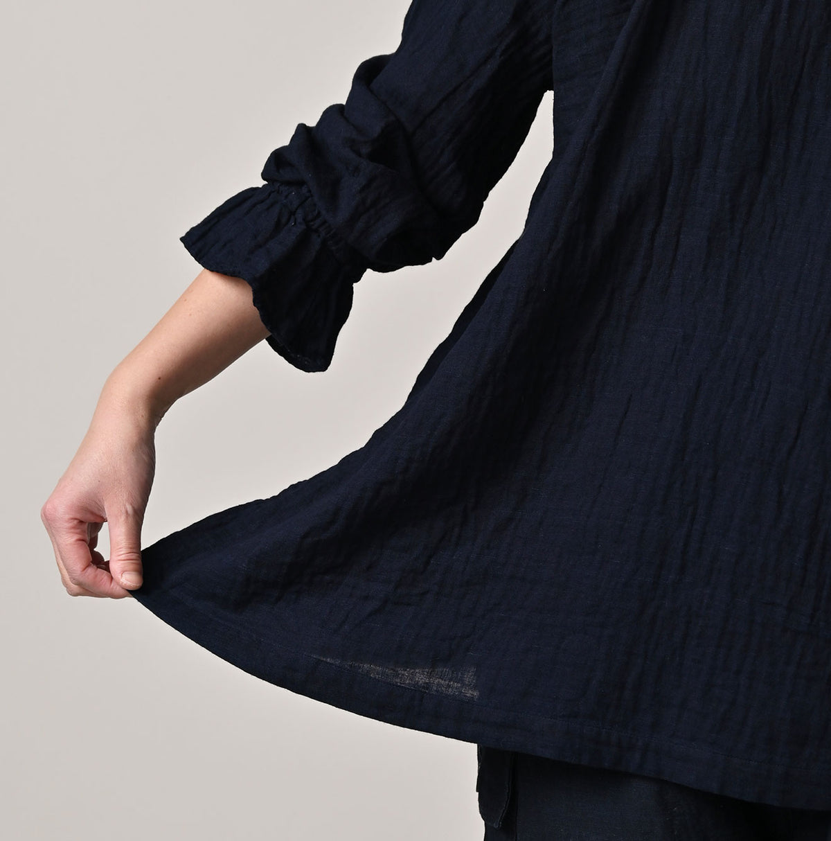 45R Indigo Gauze Doublecloth Frilled Collar Blouse