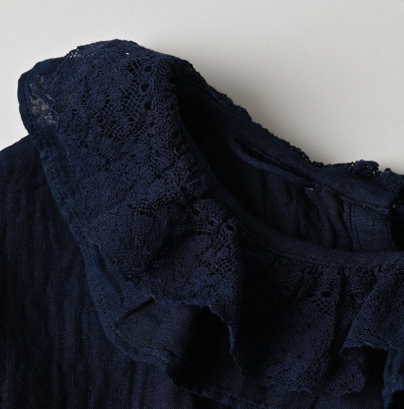 45R Indigo Gauze Doublecloth Frilled Collar Blouse