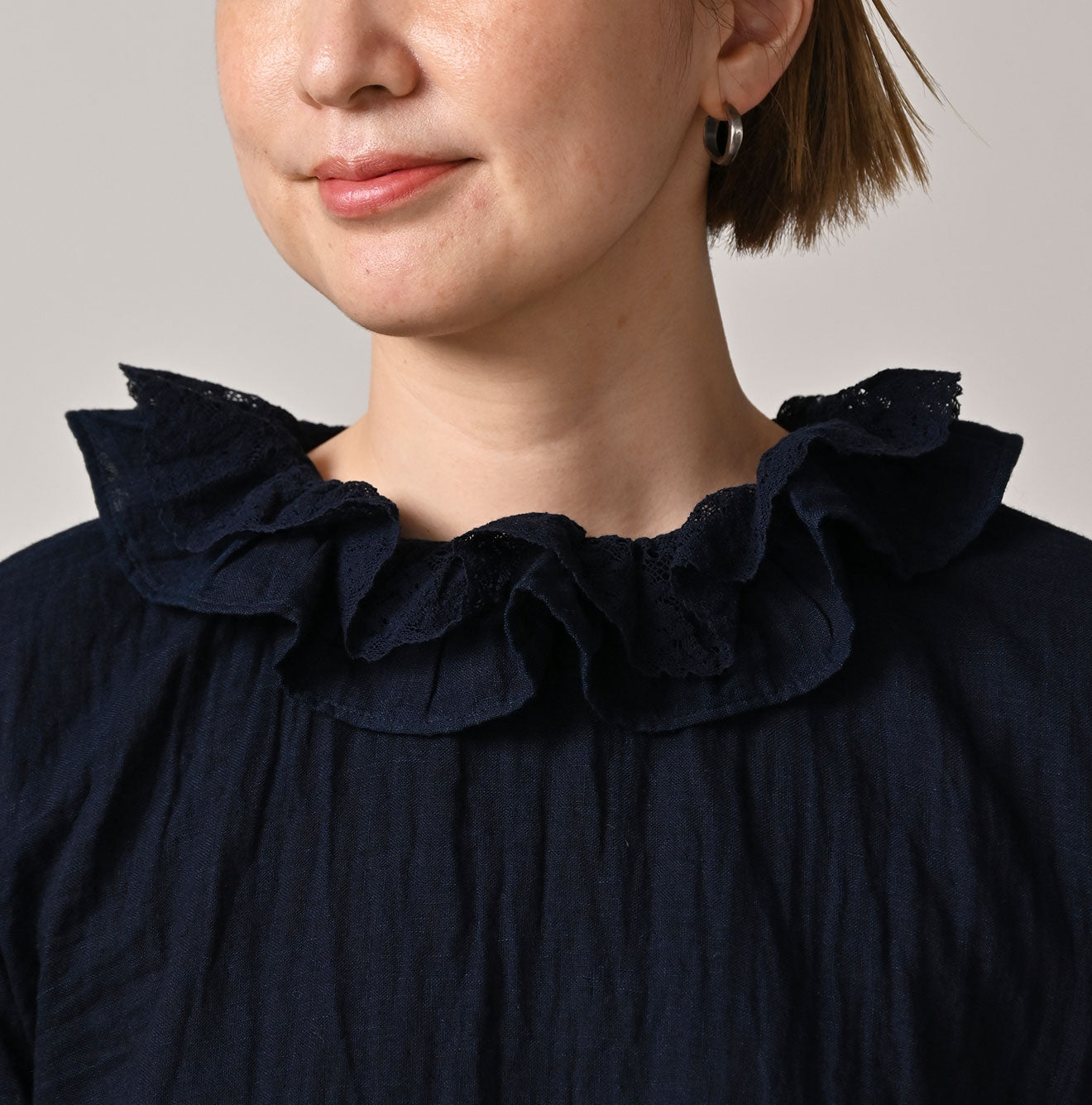 45R Indigo Gauze Doublecloth Frilled Collar Blouse