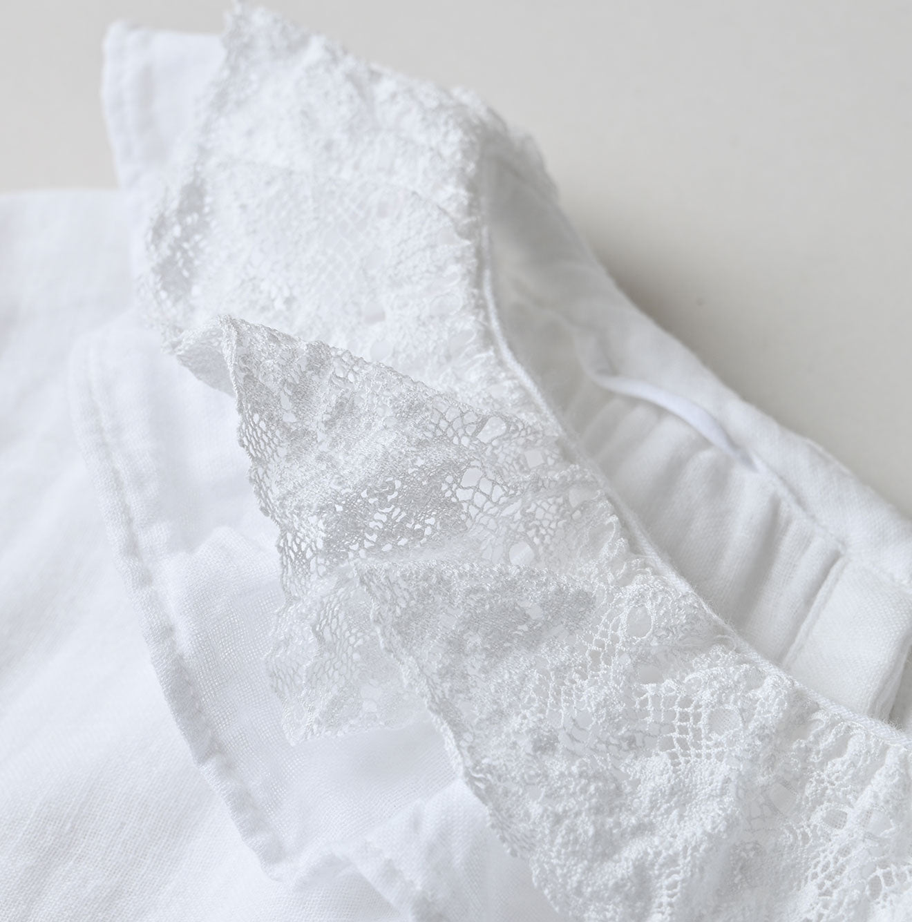 45R Gauze Doublecloth Frilled Collar Blouse