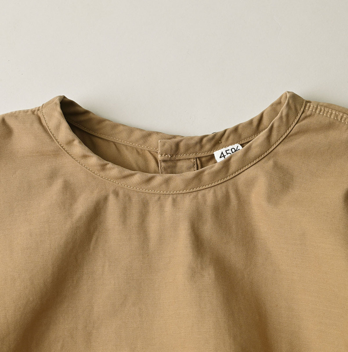 45R Back Sateen Puff Sleeve Blouse