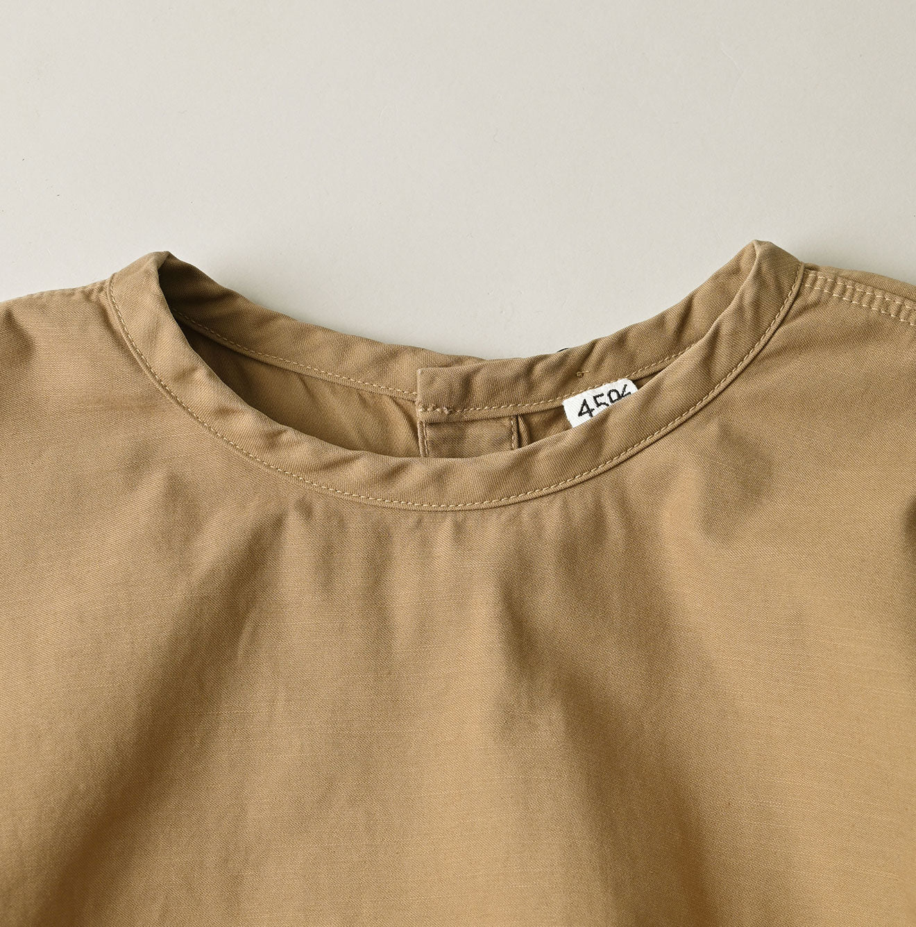 45R Back Sateen Puff Sleeve Blouse