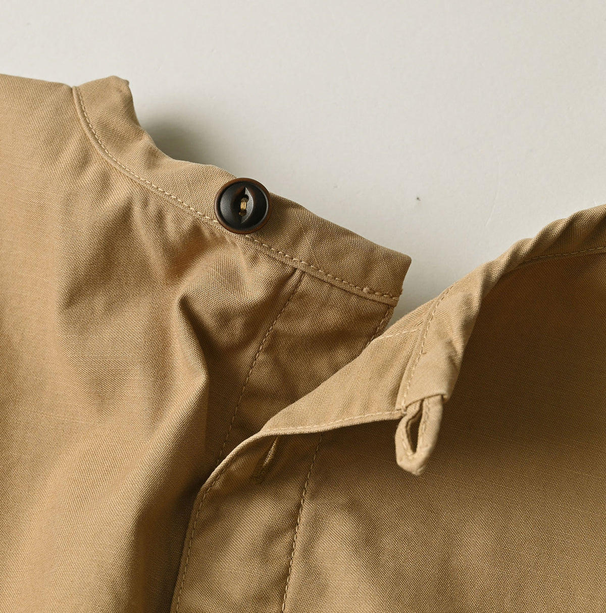 45R Back Sateen Puff Sleeve Blouse