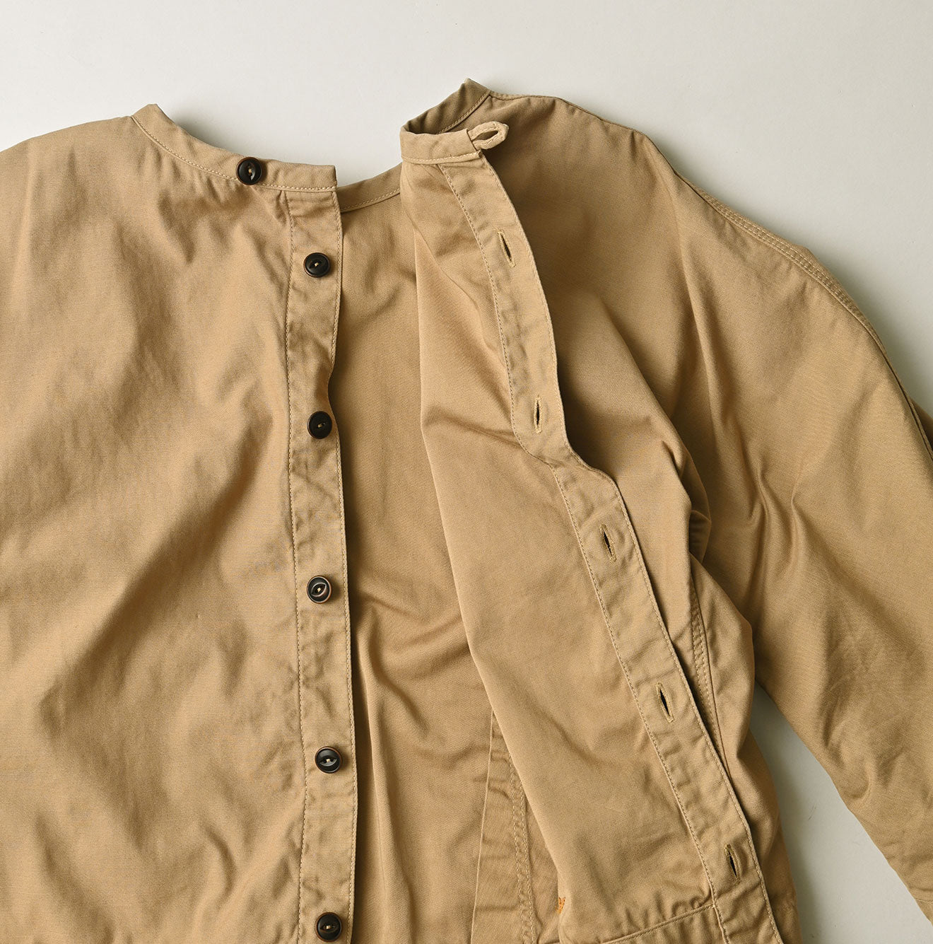 45R Back Sateen Puff Sleeve Blouse