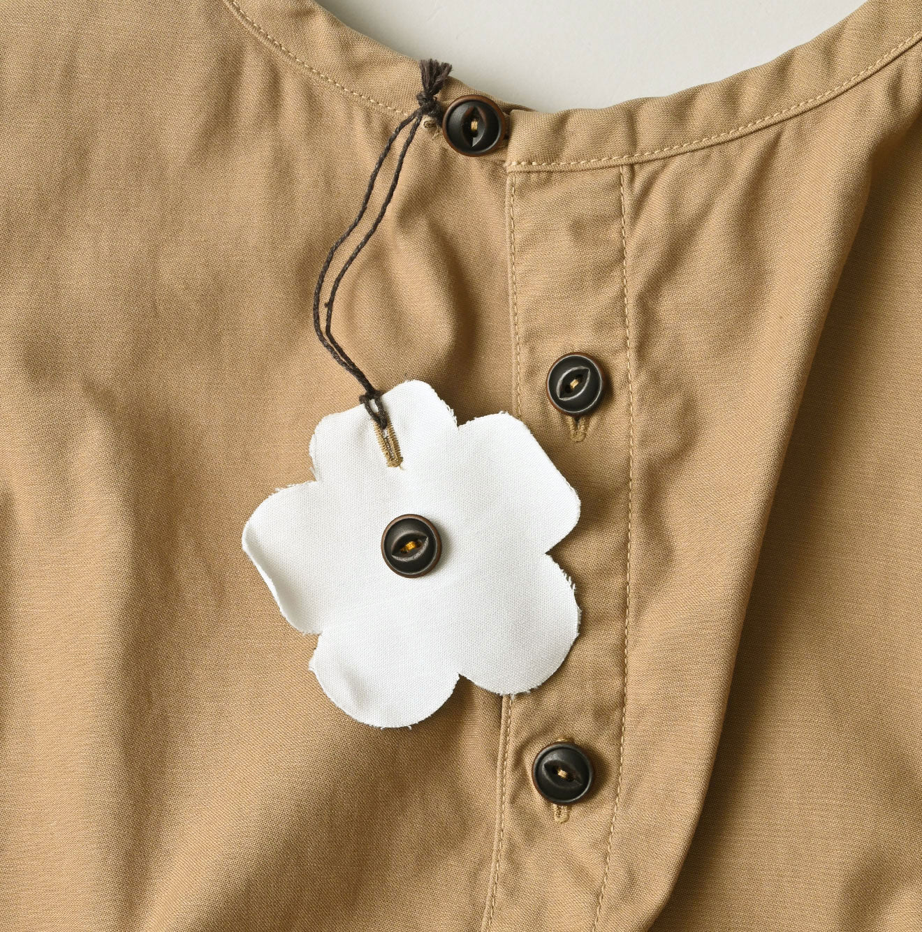 45R Back Sateen Puff Sleeve Blouse