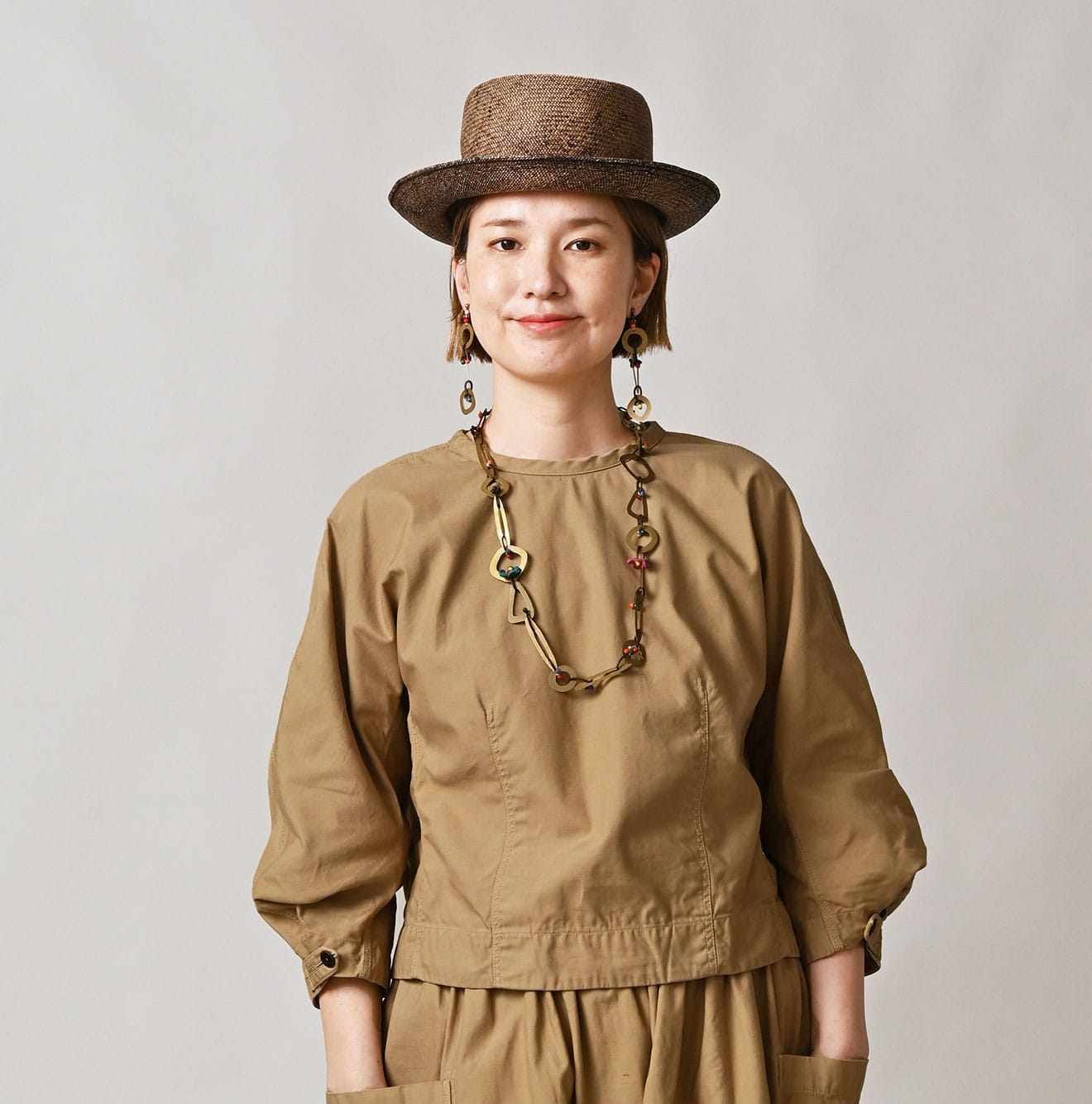 45R Back Sateen Puff Sleeve Blouse