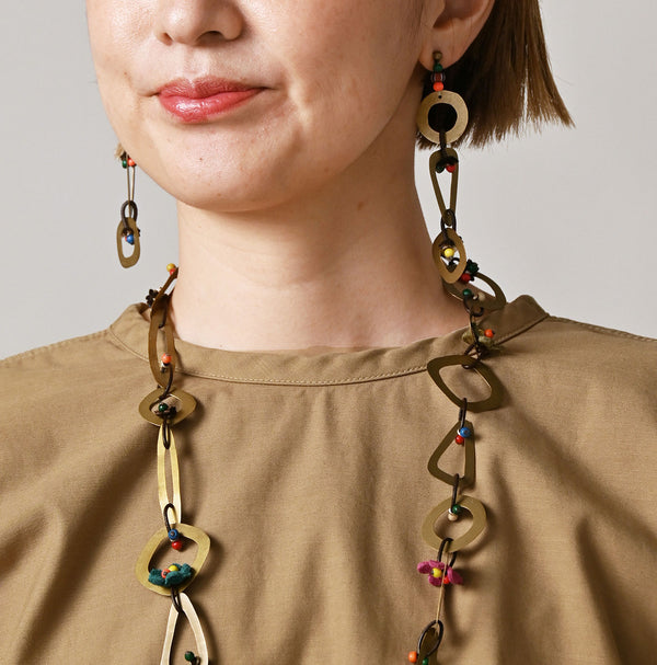 45R Back Sateen Puff Sleeve Blouse