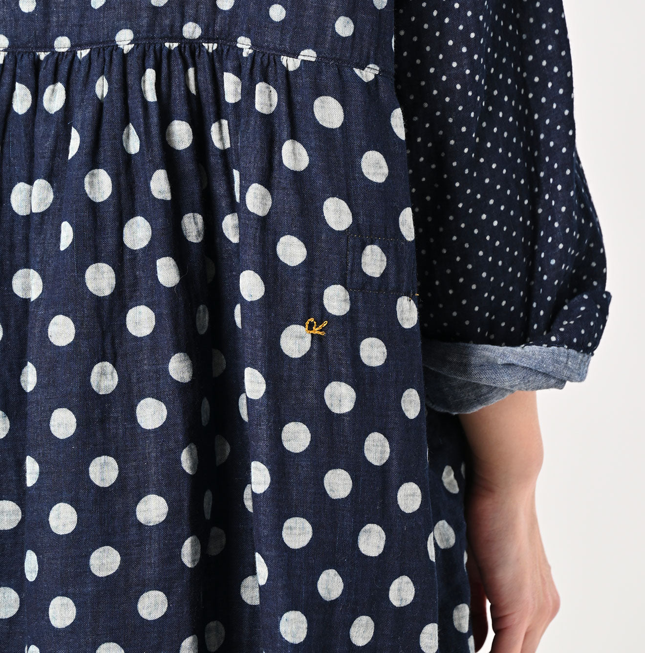 45R Indigo Fuwafuwa Double-woven Dots Blouse