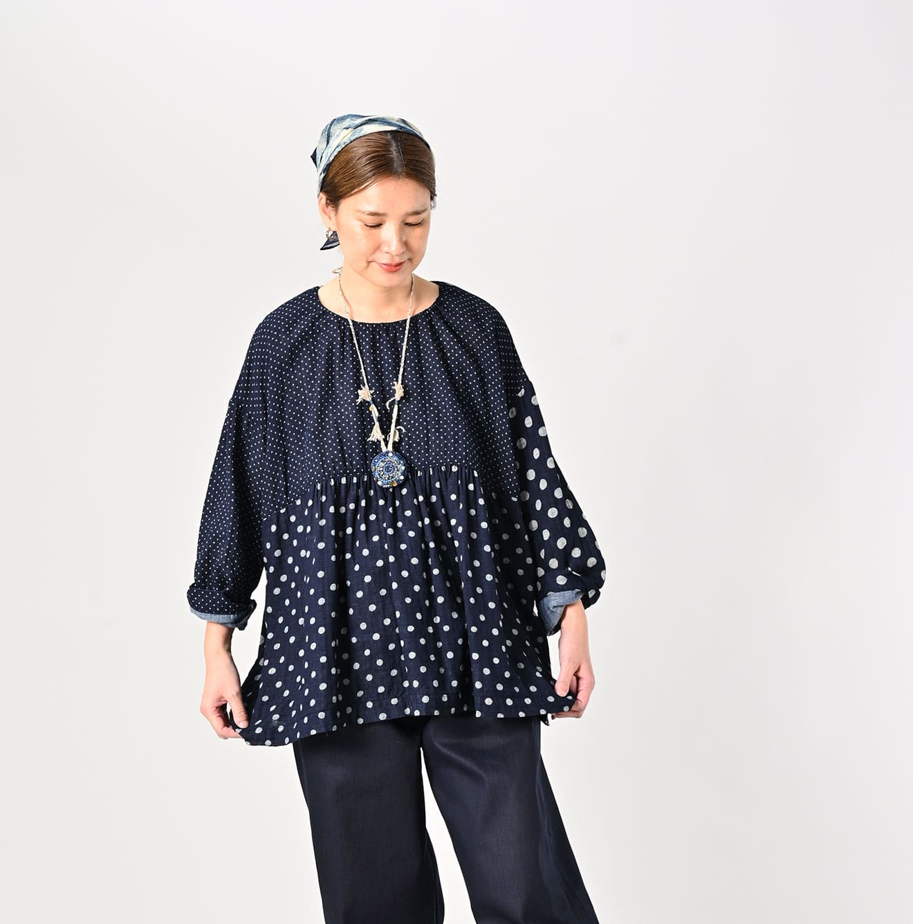 45R Indigo Fuwafuwa Double-woven Dots Blouse