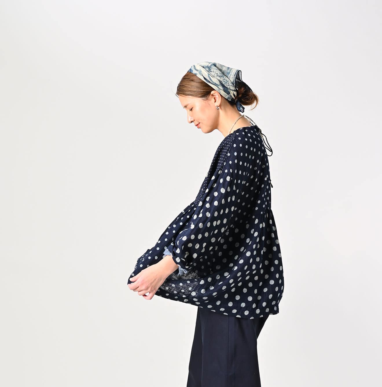 45R Indigo Fuwafuwa Double-woven Dots Blouse