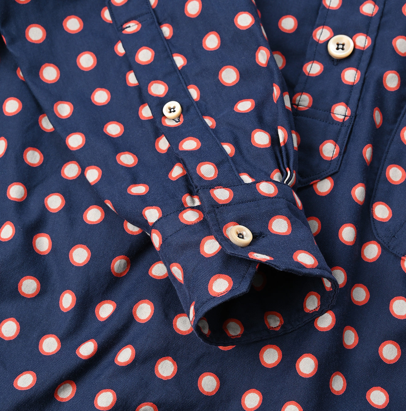 Dots 908 Round Collar Pullover Shirt