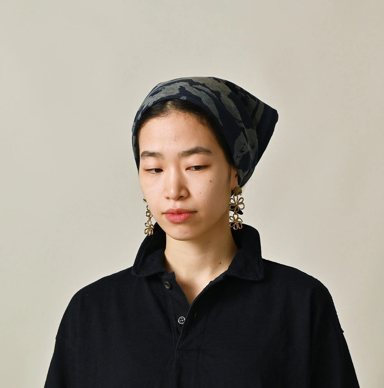 45R Indigo Linen Flax Flower Bandana - Image 2