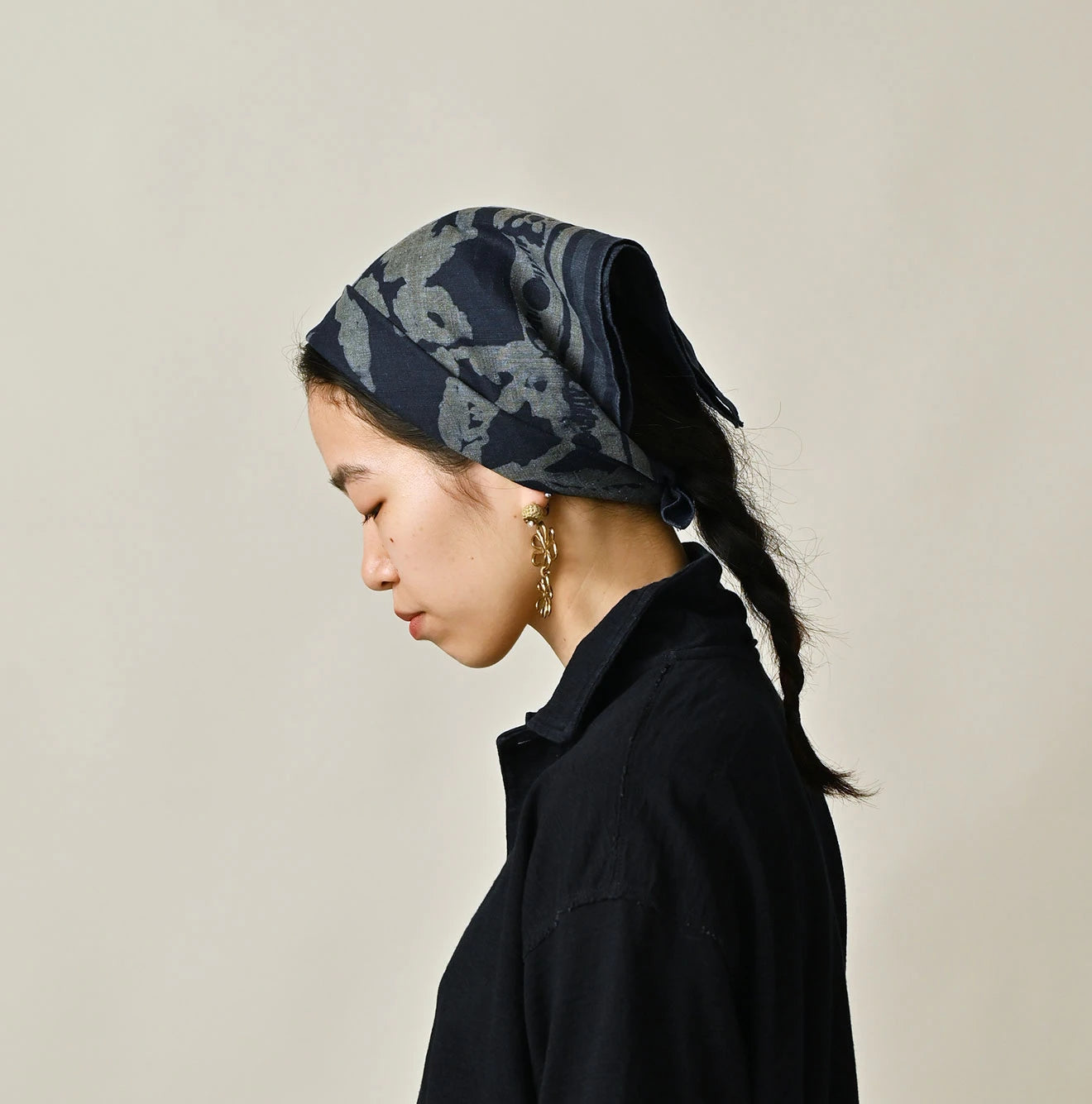 45R Indigo Linen Flax Flower Bandana - Image 3