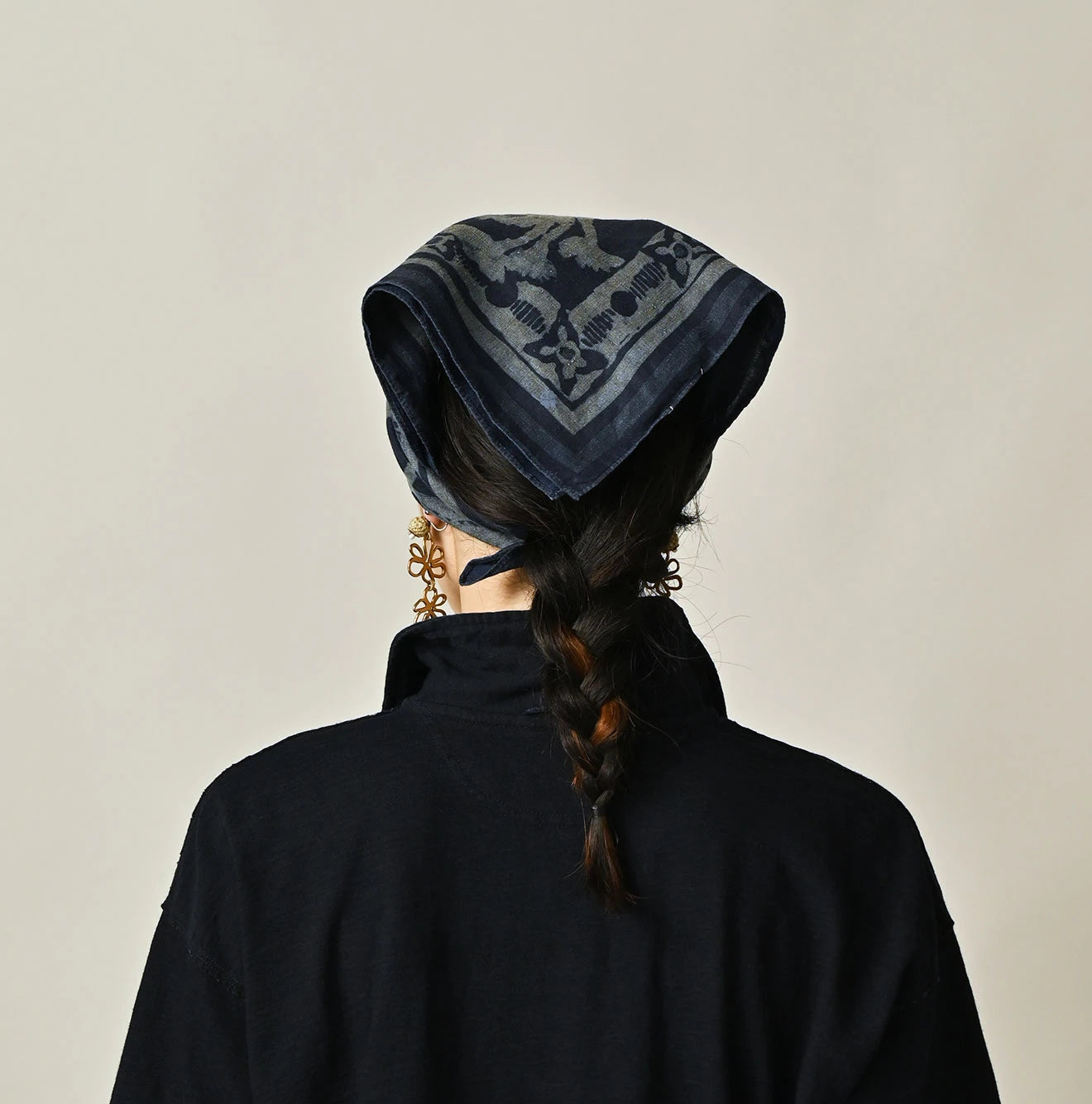 45R Indigo Linen Flax Flower Bandana - Image 4