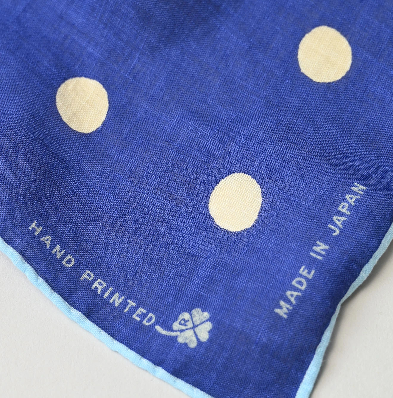 45R Linen Trois Chief