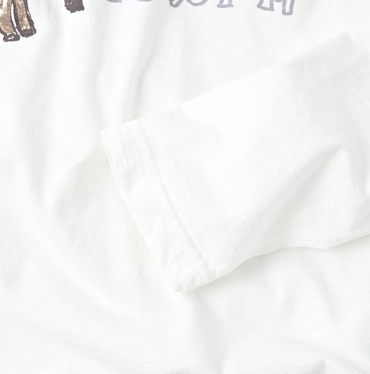 45R Betouch Goaton 908 Cleric T-shirt (White)